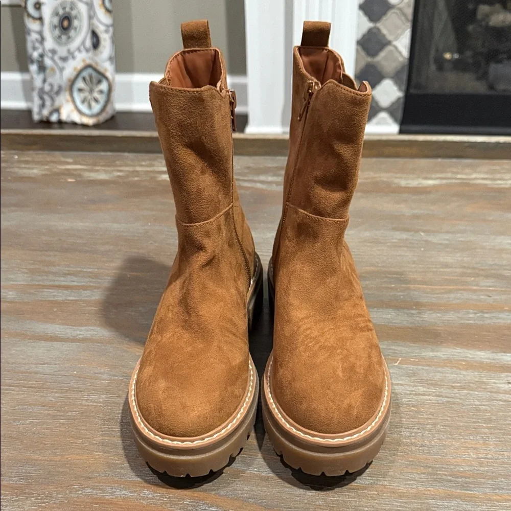 New Sun + Stone Brown Suede‎ Chelsea Boots – Size 5.5